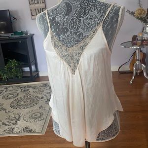 SILK LACE NECKLINE TOP